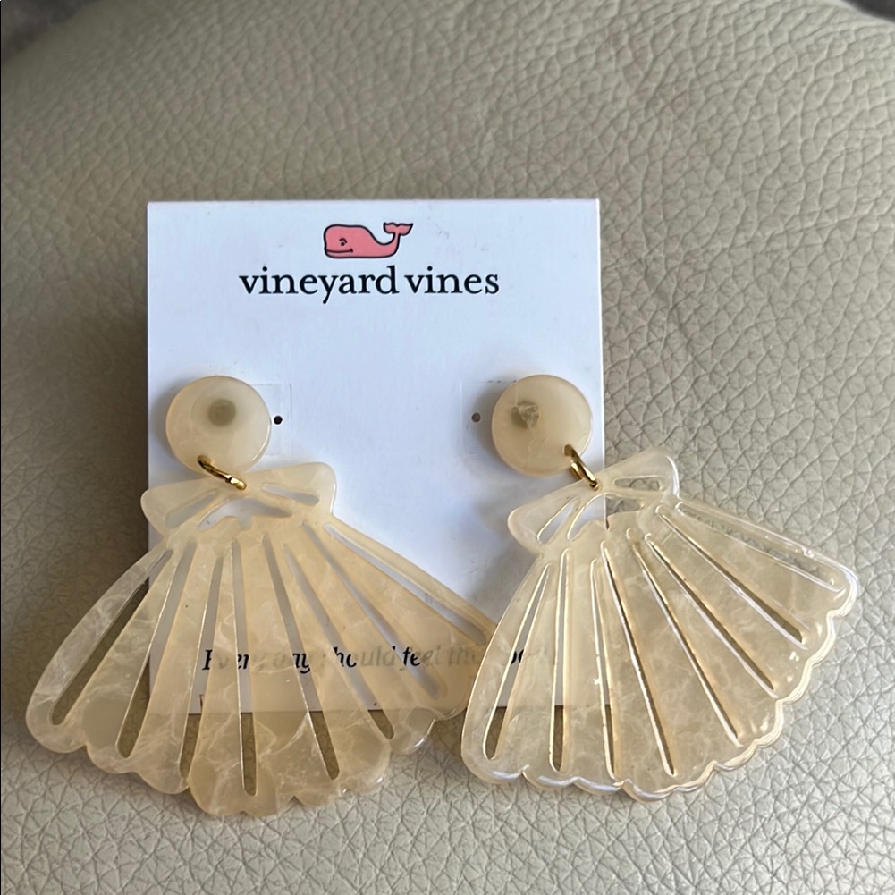 Vineyard Vines Shell Earrings - Scallop Shell Resin Earrings! New.
